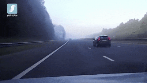 秋冬交通安全指南_出行提示_路面濕滑黏膩能見(jiàn)度驟降