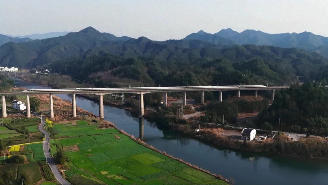 出行提示_高速行車(chē)安全提示_國(guó)慶中秋返程鐵路客流量