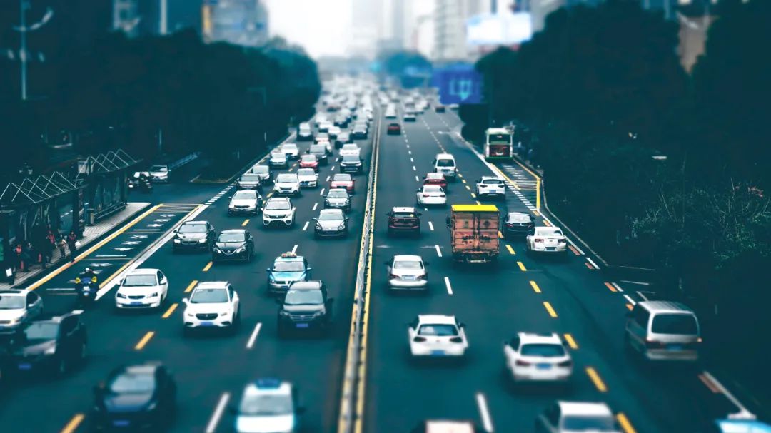 攝圖網(wǎng)_501196351_長(zhǎng)沙芙蓉路車流（企業(yè)商用）.jpg